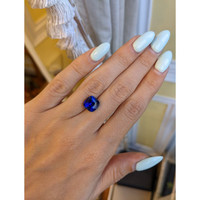 4.50 Ct. Blue Sapphire from Ceylon (Sri Lanka) Life Style