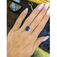 4.54 Ct. Blue Sapphire from Ceylon (Sri Lanka) Life Style