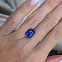 4.54 Ct. Blue Sapphire from Ceylon (Sri Lanka) Life Style