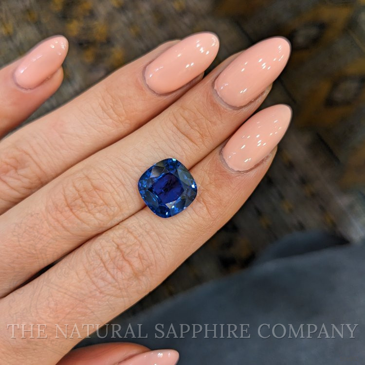 7.77 Ct. Blue Sapphire from Ceylon (Sri Lanka)