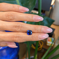 4.04 Ct. Blue Sapphire from Ceylon (Sri Lanka) Life Style