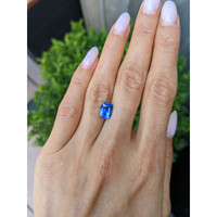 2.24 Ct. Blue Sapphire from Ceylon (Sri Lanka) Life Style