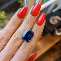 11.00 Ct. Blue Sapphire from Ceylon (Sri Lanka) Life Style