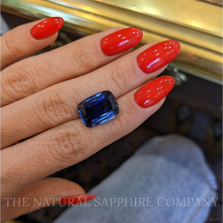 11.00 Ct. Blue Sapphire from Ceylon (Sri Lanka)