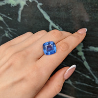 16.66 Ct. Blue Sapphire from Burma (Myanmar) Life Style