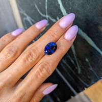9.07 Ct. Blue Sapphire from Ceylon (Sri Lanka) Life Style