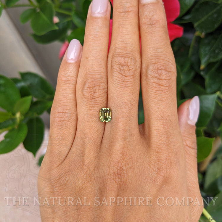 1.73 Ct. Bi Color Sapphire from Ceylon (Sri Lanka)