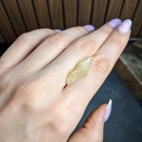 13.58 Ct. Yellow Rough Sapphire from Ceylon (Sri Lanka) Life Style