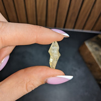 13.58 Ct. Yellow Rough Sapphire from Ceylon (Sri Lanka) Life Style