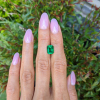 2.45 Ct. Emerald from Zambia Life Style