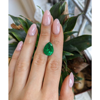 8.45 Ct. Emerald from Colombia - Muzo Life Style