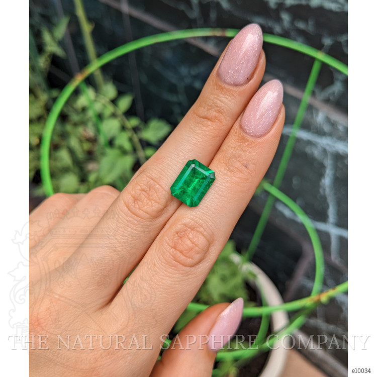 4.81 Ct. Emerald from Colombia - Muzo