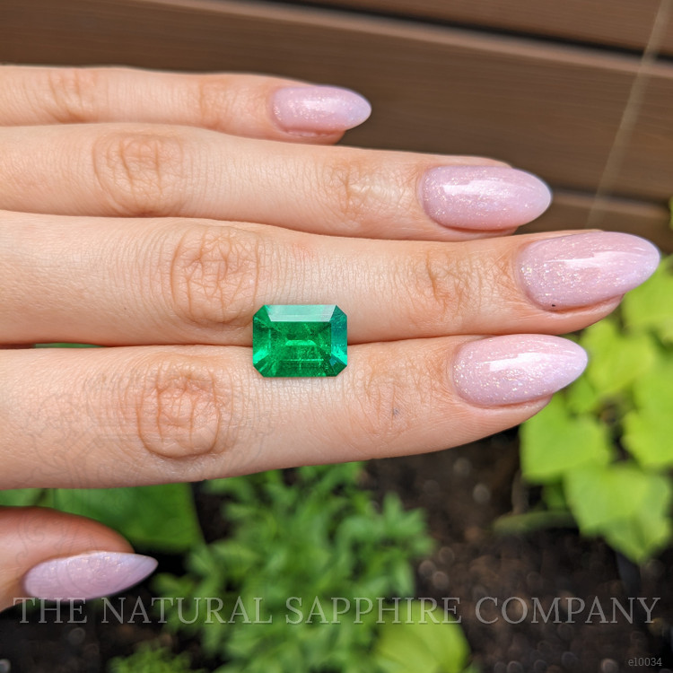 4.81 Ct. Emerald from Colombia - Muzo