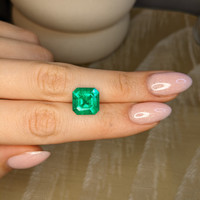 5.67 Ct. Emerald from Colombia Life Style