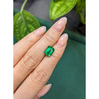 2.63 Ct. Emerald from Zambia Life Style