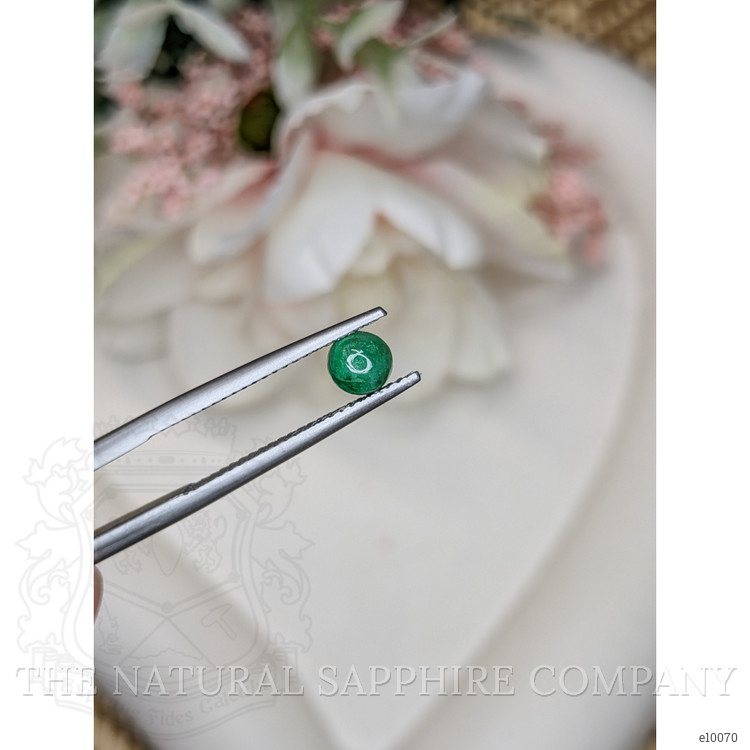 0.52 Ct. Cabochon Emerald from Colombia - Muzo