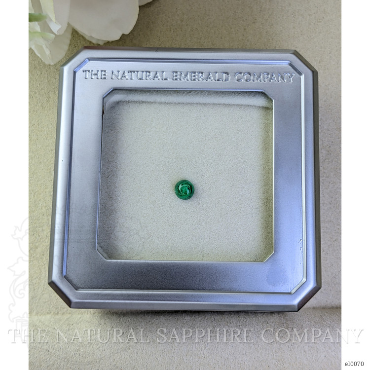 0.52 Ct. Cabochon Emerald from Colombia - Muzo