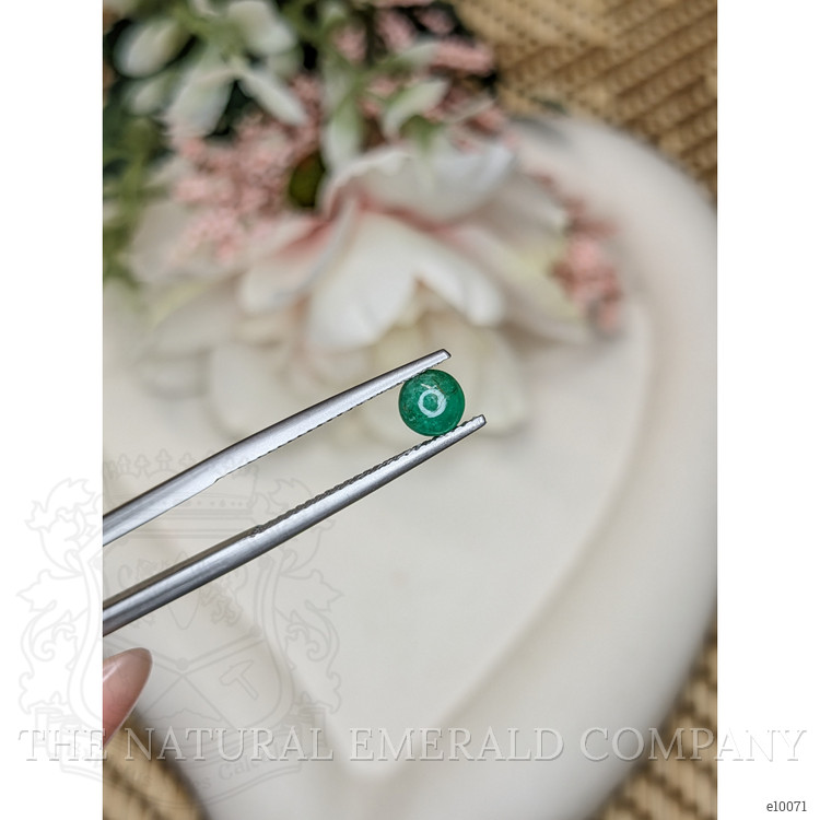 0.53 Ct. Cabochon Emerald from Colombia - Muzo