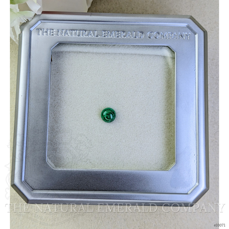 0.53 Ct. Cabochon Emerald from Colombia - Muzo