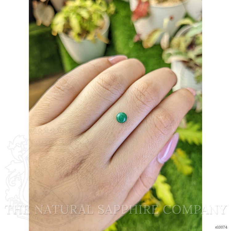 0.45 Ct. Cabochon Emerald from Colombia - Muzo