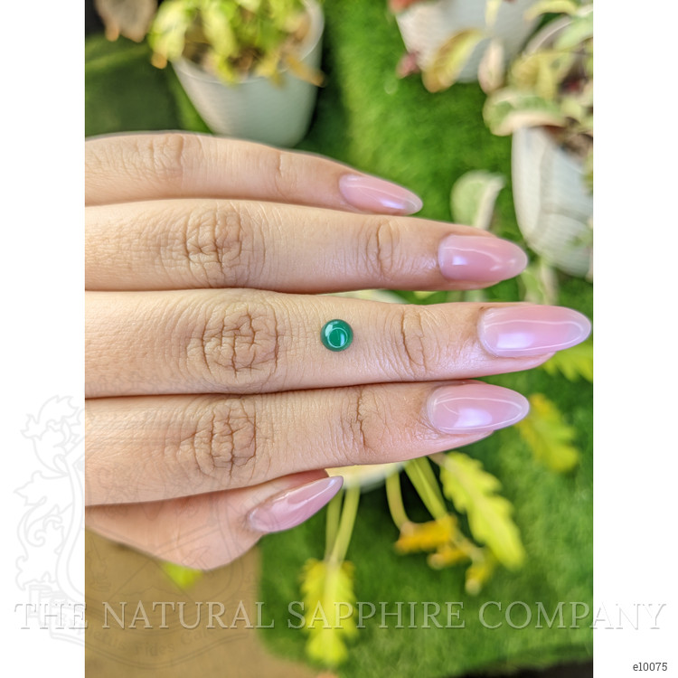 0.40 Ct. Cabochon Emerald from Colombia - Muzo