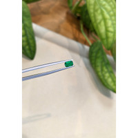 0.46 Ct. Emerald from Afghanistan Life Style