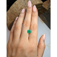 1.72 Ct. Emerald from Colombia - Muzo Life Style