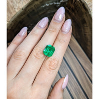 7.91 Ct. Emerald from Colombia - Muzo Life Style