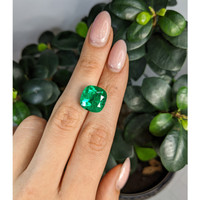 9.37 Ct. Emerald from Colombia Life Style