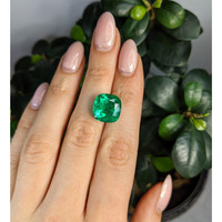 9.37 Ct. Emerald from Colombia Life Style