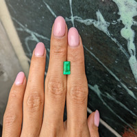 1.52 Ct. Emerald from Colombia Life Style