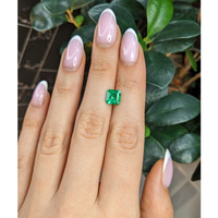 2.90 Ct. Emerald from Colombia Life Style