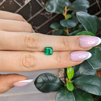 2.90 Ct. Emerald from Colombia Life Style