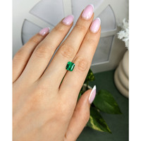 1.92 Ct. Emerald from Colombia Life Style
