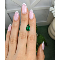 2.90 Ct. Emerald from Colombia Life Style
