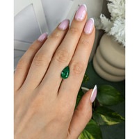 2.90 Ct. Emerald from Colombia Life Style