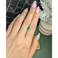 0.98 Ct. Emerald from Colombia Life Style