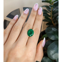 6.75 Ct. Emerald from Colombia - Muzo Life Style