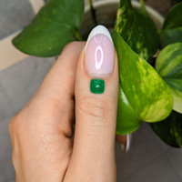 1.37 Ct. Cabochon Emerald from Colombia Life Style