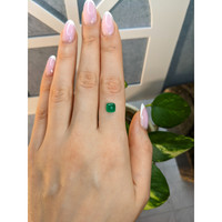 1.37 Ct. Cabochon Emerald from Colombia Life Style
