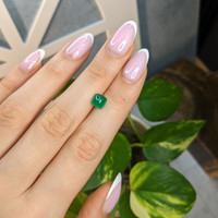 1.37 Ct. Cabochon Emerald from Colombia Life Style