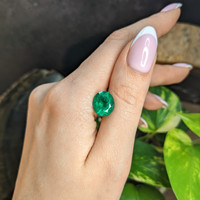 5.41 Ct. Emerald from Colombia - Muzo Life Style