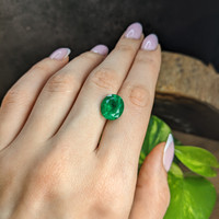 5.41 Ct. Emerald from Colombia - Muzo Life Style