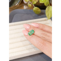 2.74 Ct. Emerald from Russia Life Style