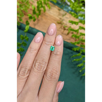 0.42 Ct. Emerald from Colombia Life Style