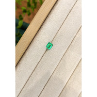 0.42 Ct. Emerald from Colombia Life Style
