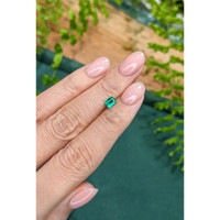0.43 Ct. Emerald from Colombia Life Style