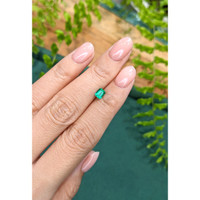 0.44 Ct. Emerald from Colombia Life Style