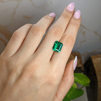 4.46 Ct. Emerald from Colombia Life Style