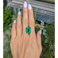 12.23 Ct. Emerald from Colombia Life Style